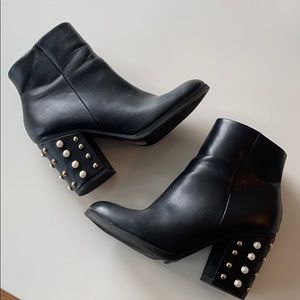 Express bootie with pearl and gold heel details